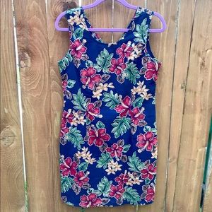 Vintage Hawaiian Dress with Hibiscus Flowers M
